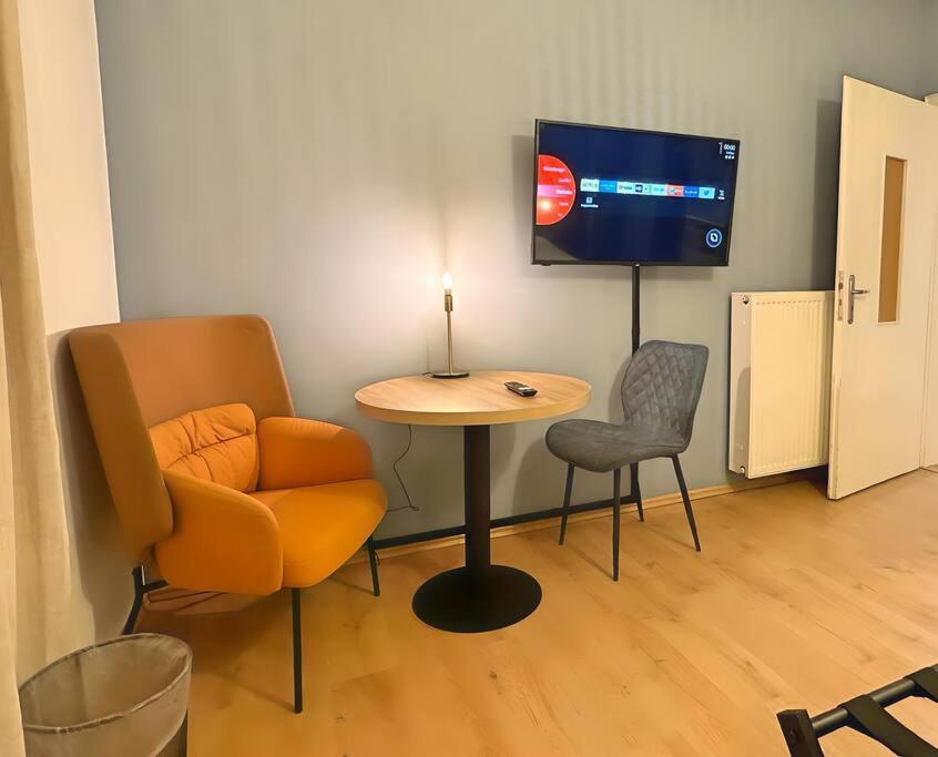 Urban & Chic: 2Bdr, Parkplatz Apartment วิทเทน ภายนอก รูปภาพ